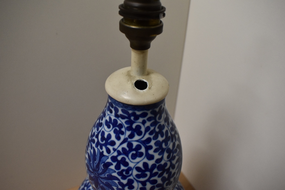 A 20th Century Chinese blue and white porcelain converted table lamp, decorated with a dragon and - Image 8 of 16