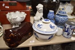 A mixed lot of ceramics, including blue and white double gourde vase, ginger jar, lidded bowl with