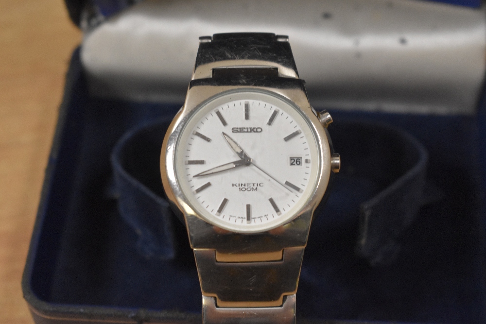 A vintage Seiko Kinetic 100m wristwatch with stainless steel strap and case - Image 2 of 2