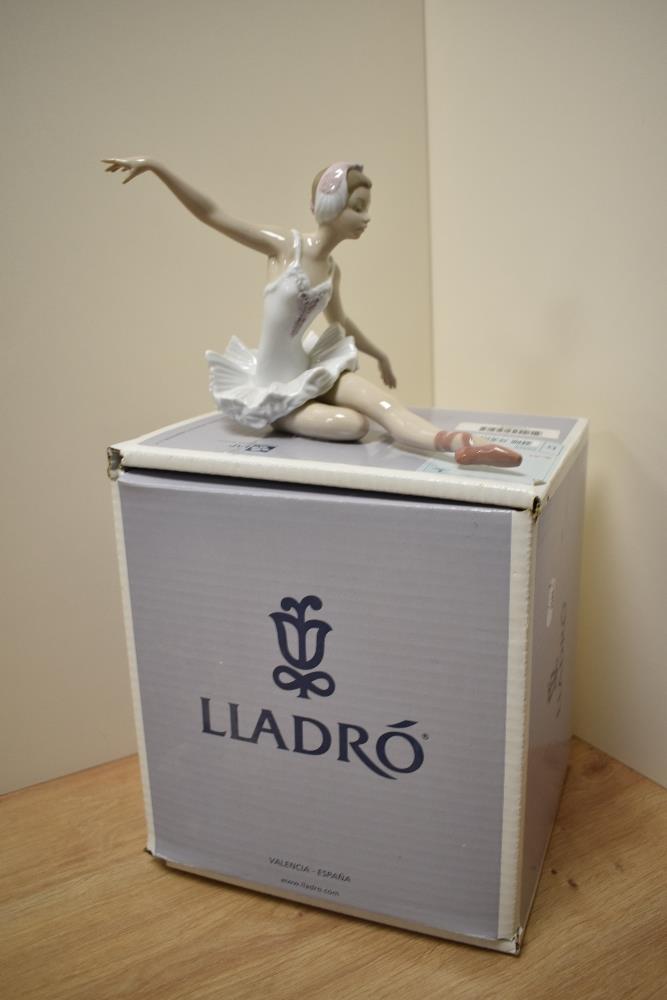 A Lladro porcelain ballerina figurine 'Swan Ballet' 5920, UN80Z with original packaging