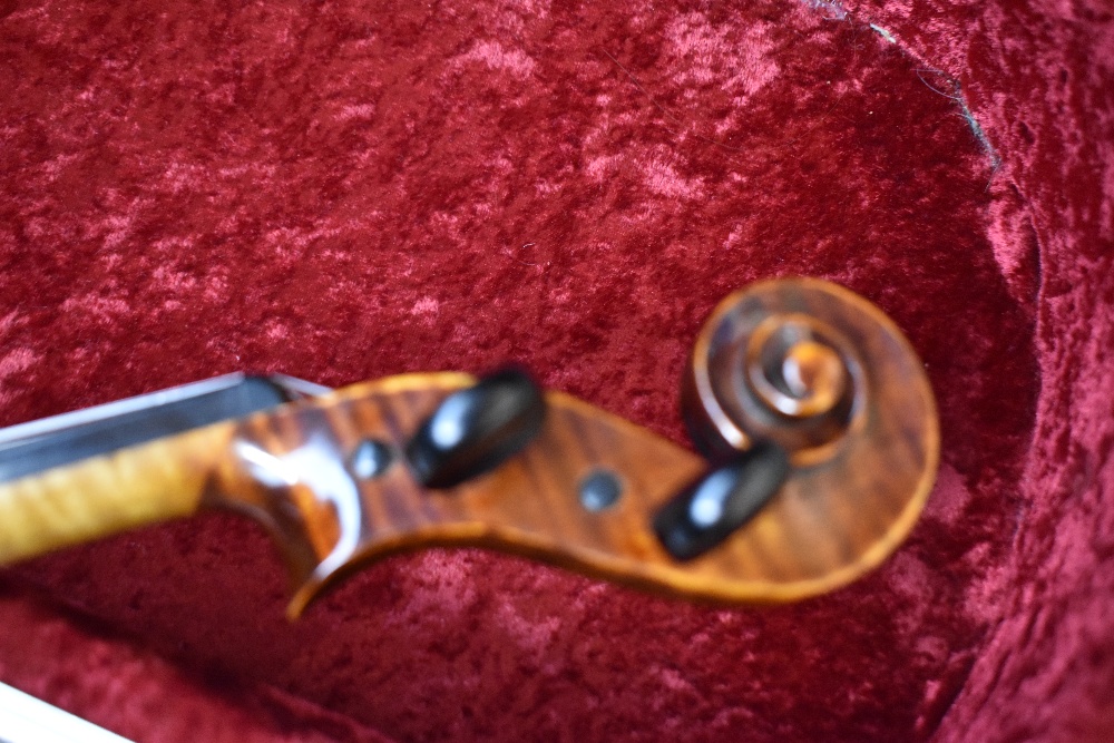 A modern violin having 4inch one piece back , unlabelled, with Hiscox fitted case - Image 3 of 4