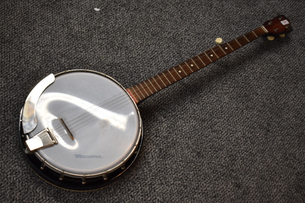 A vintage unbranded 5 string banjo