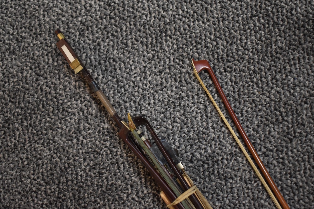 A bundle of violin bows - Image 2 of 3