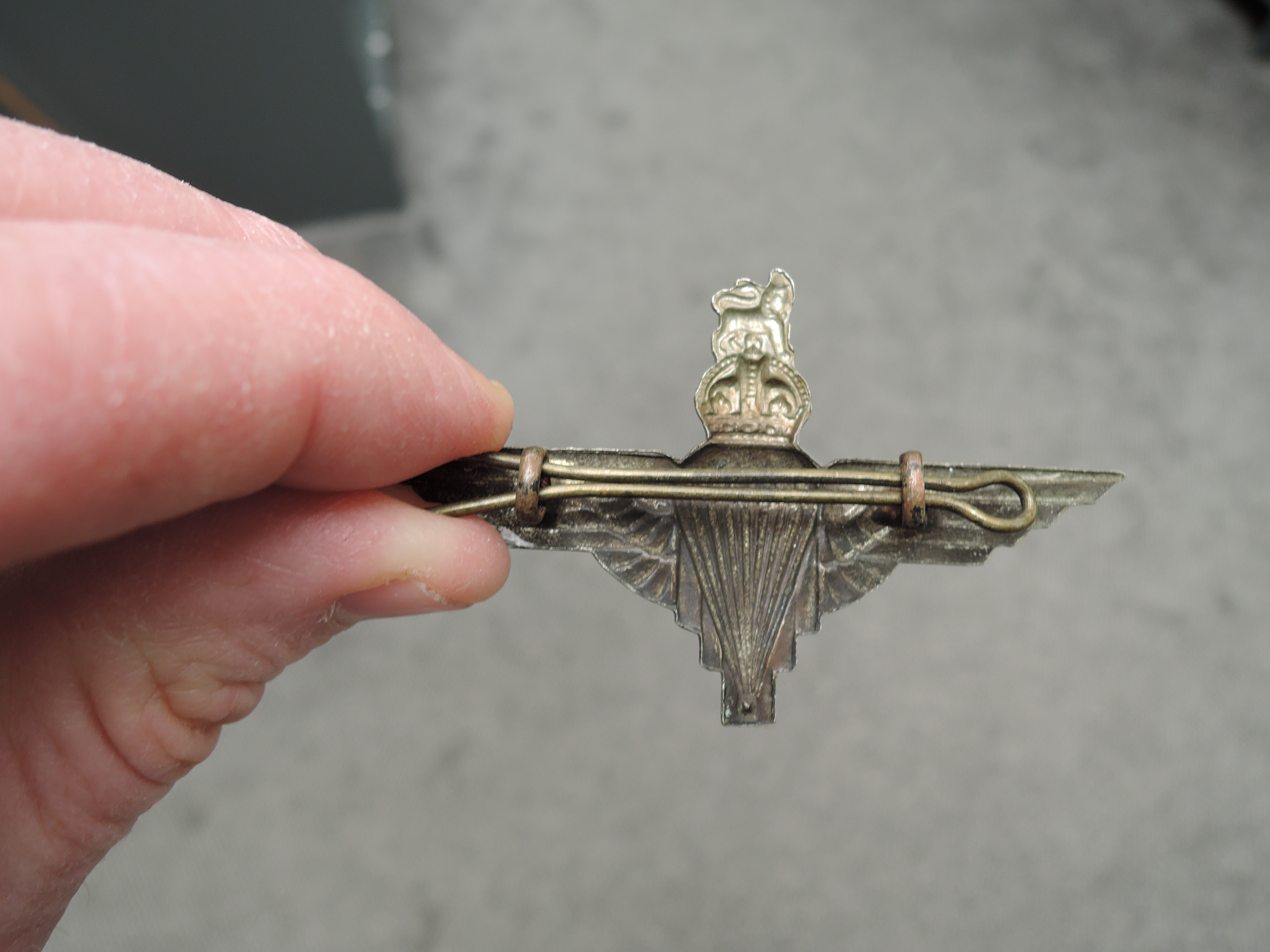 A collection of Army/Military Cap Badges along with a small collection of Coins - Image 7 of 7