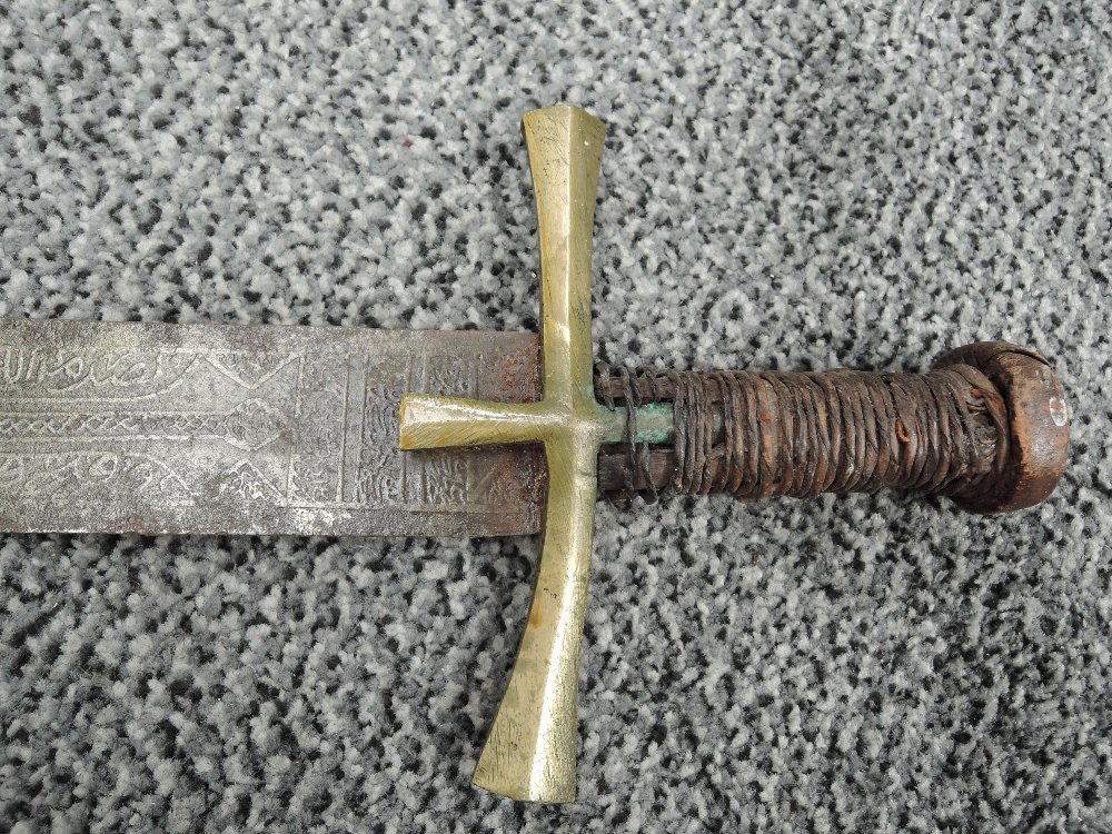 A Sudanese Kaskara Sword having highly decorated blade with Arabic script, wooden grip with - Image 5 of 11