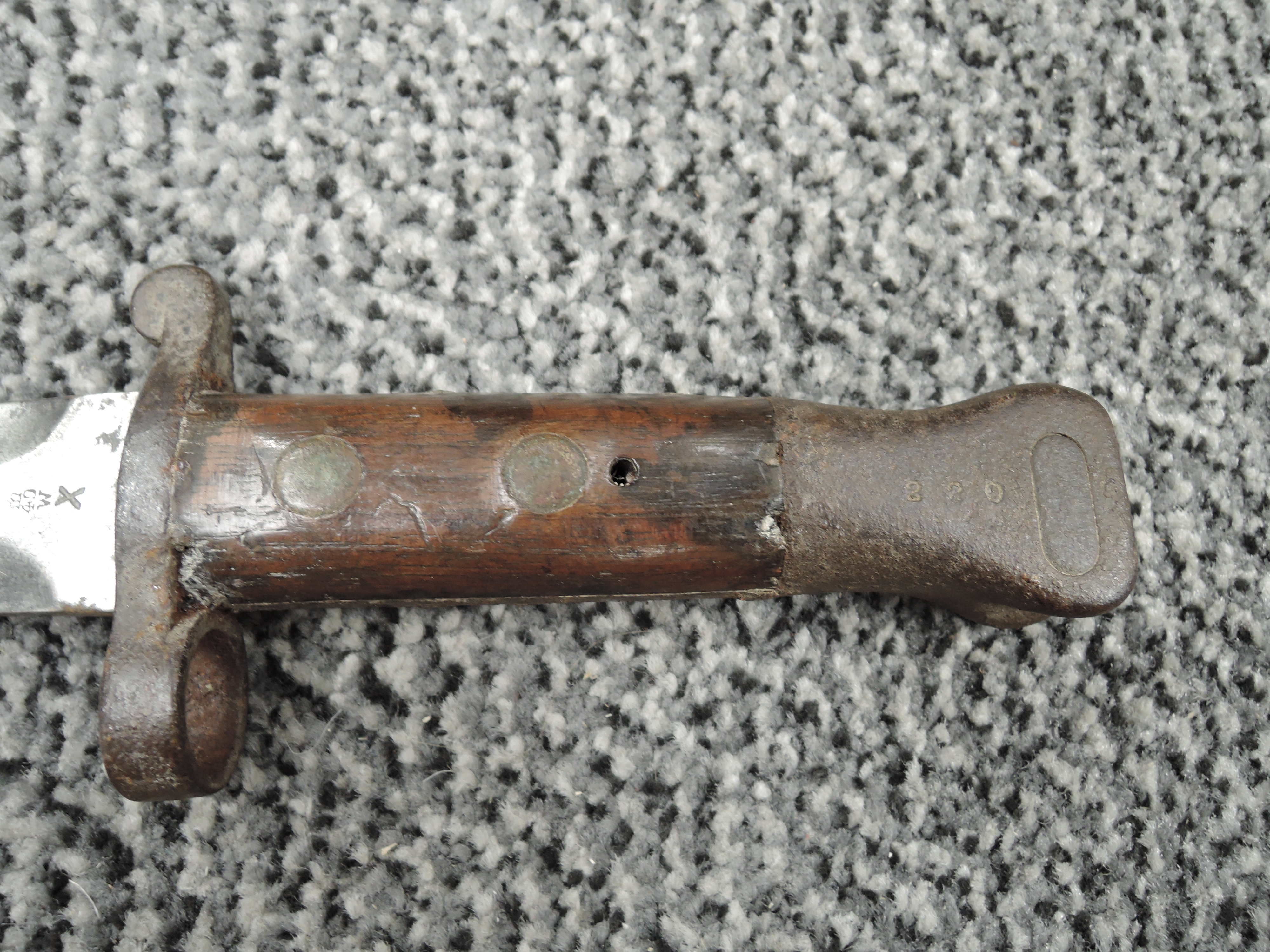 A British Lee Enfield Bayonet MKI with double edged blade, blade marked VR 9 92 Wilkinson, on - Image 7 of 7