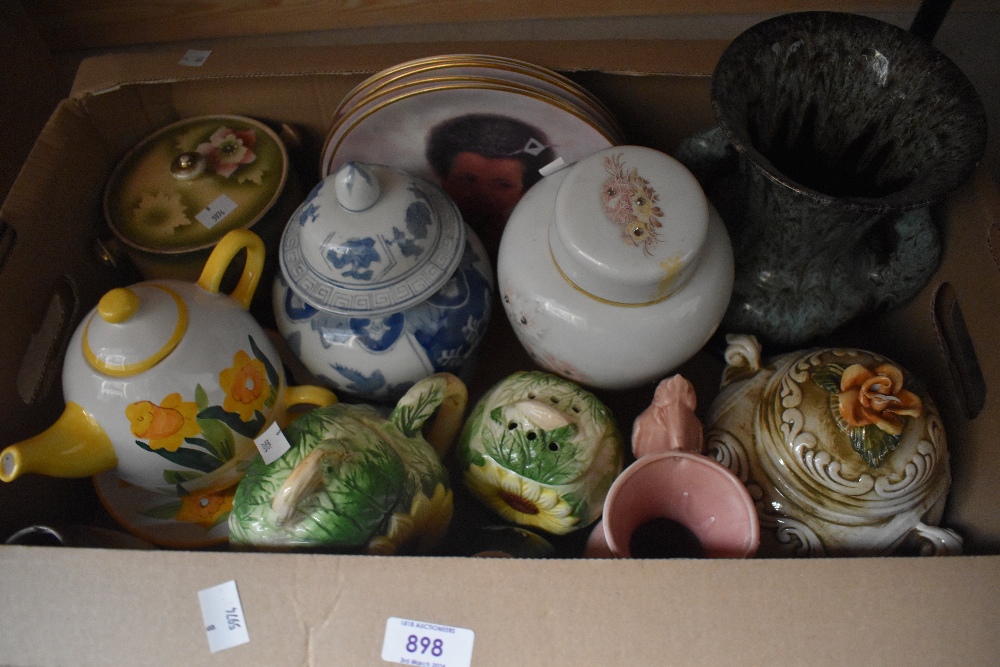 A Royal Doulton Rolinson's portrait of nature collectors plate, a blue and white ginger jar and