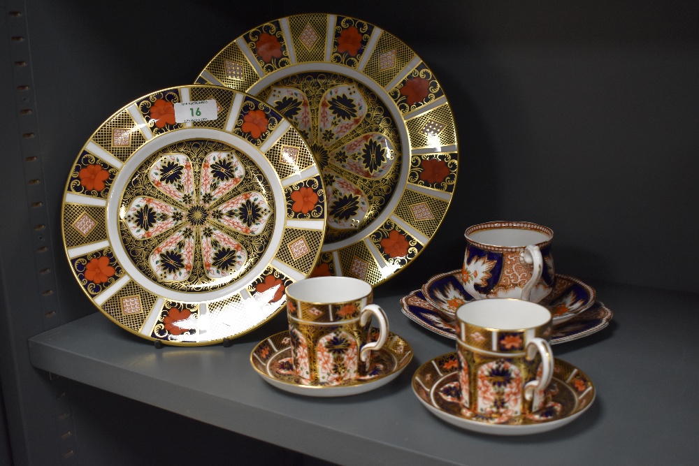 A collection of Royal Crown Derby Old Imari patterned ware, comprising two plates and two teacups