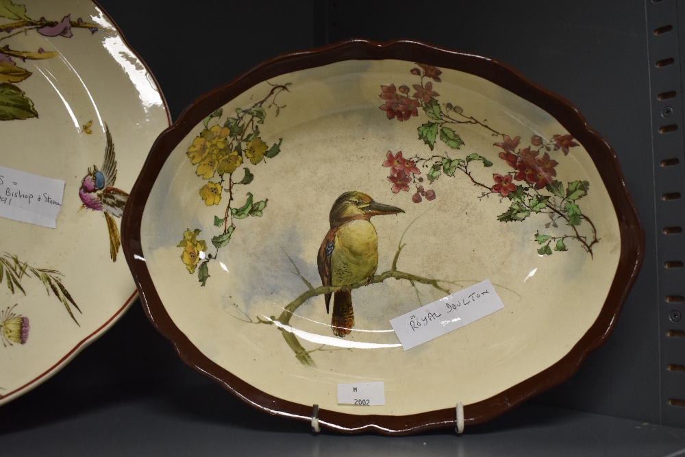 A Victorian Powell, Bishop, & Stonier hand painted ashette, decorated with birds and butterflies - Image 3 of 4