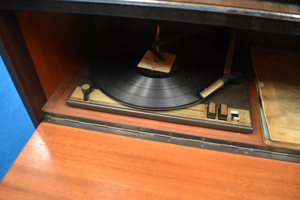 A vintage Grundig radiogram and selection of LP records - Image 3 of 4