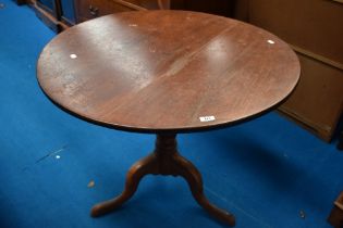 A 19th Century mahogany circular top pedestal table on turned column and triple splay legs, diameter