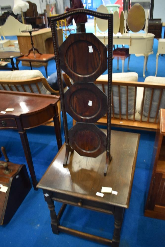 An early 20th Century mahogany cake stand and a vintage oak coffee table (table approx 51 x 65cm)