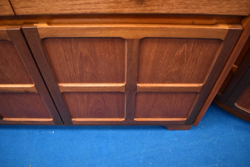 A vintage teak sideboard/dresser by Nathan, having cocktail and display section over triple frieze - Image 3 of 3