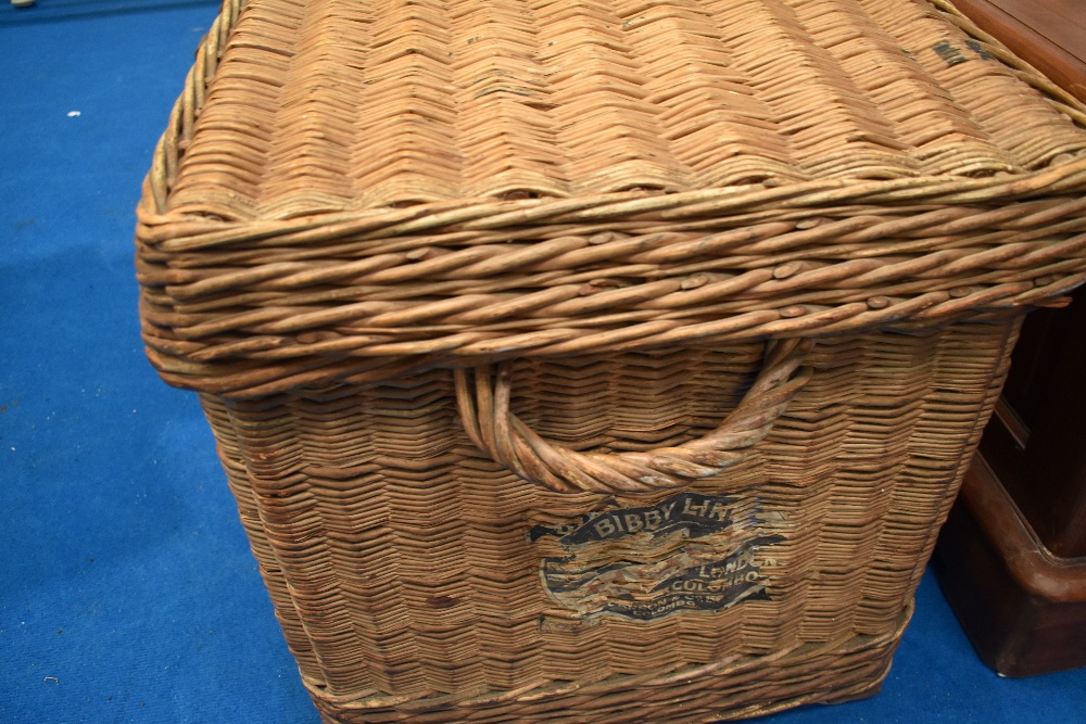 A vintage laundry or large picnic hamper, with monogram MM, approx. 87 x 56 x 57cm - Image 2 of 3