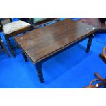 A modern oak top coffee table on turned frame, approx. 100 x 60cm