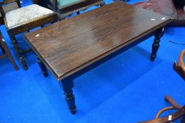 A modern oak top coffee table on turned frame, approx. 100 x 60cm