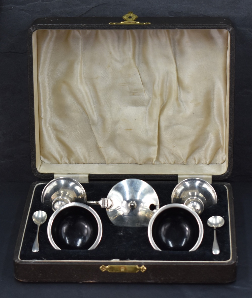 A cased 1930's silver and bakelite condiment set, comprising two salts, mustard (with bakelite - Image 2 of 2