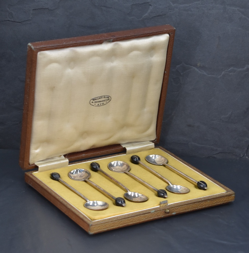 A cased set of six early 20th century silver coffee spoons, each with a black 'coffee bean' at the - Image 2 of 3