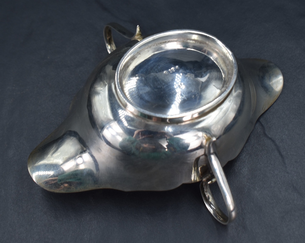 A George V silver double spouted and handled sauce boat, having a shaped rim and applied loop - Image 4 of 4