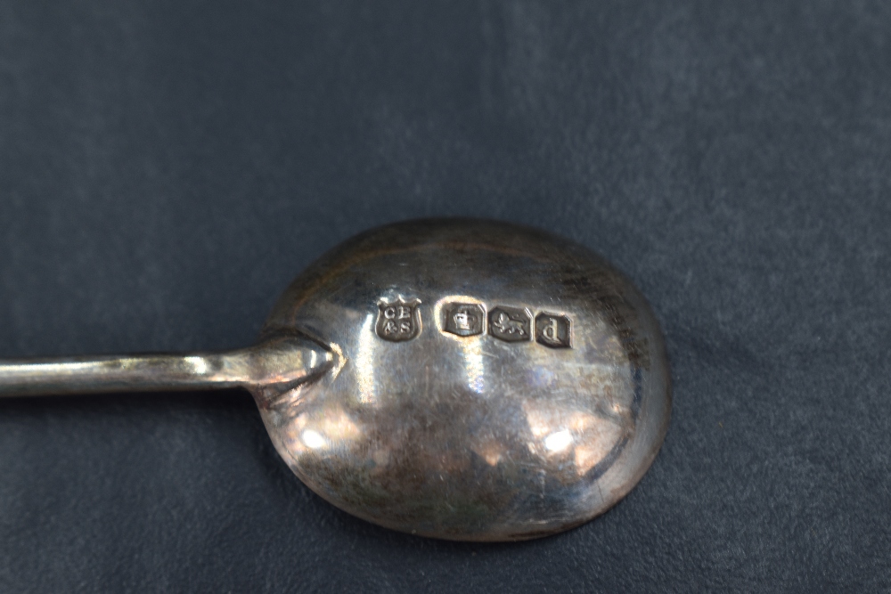 A cased set of six early 20th century silver coffee spoons, each with a black 'coffee bean' at the - Image 3 of 3