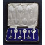 A cased set of six George V silver teaspoons, Old English pattern with engraved decoration, marks