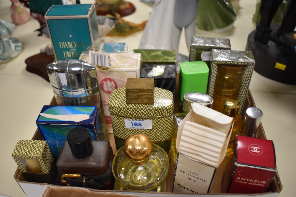 A selection of perfumes, including Channel No 5, Tweed and Channel Antaeus aftershave. - Bild 4 aus 5