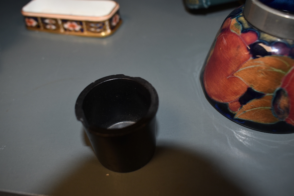 An early to mid 20th century Moorcroft Pottery inkwell, having blue ground with tube lined fruit - Image 6 of 6