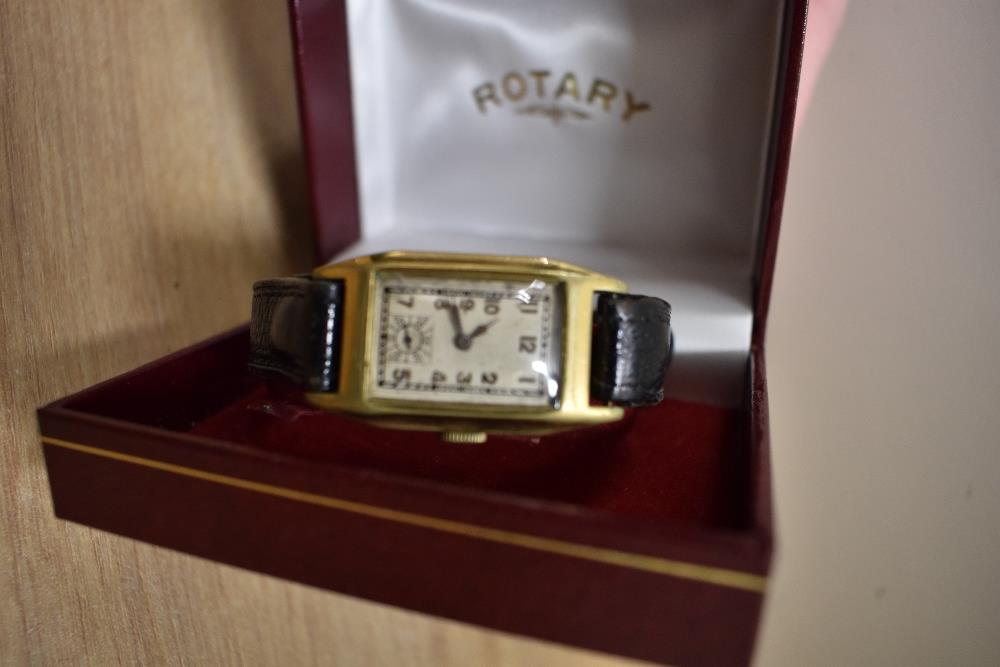 A vintage gold filled wristwatch with a pale dial and Arabic numerals at five minuet intervals - Bild 3 aus 3