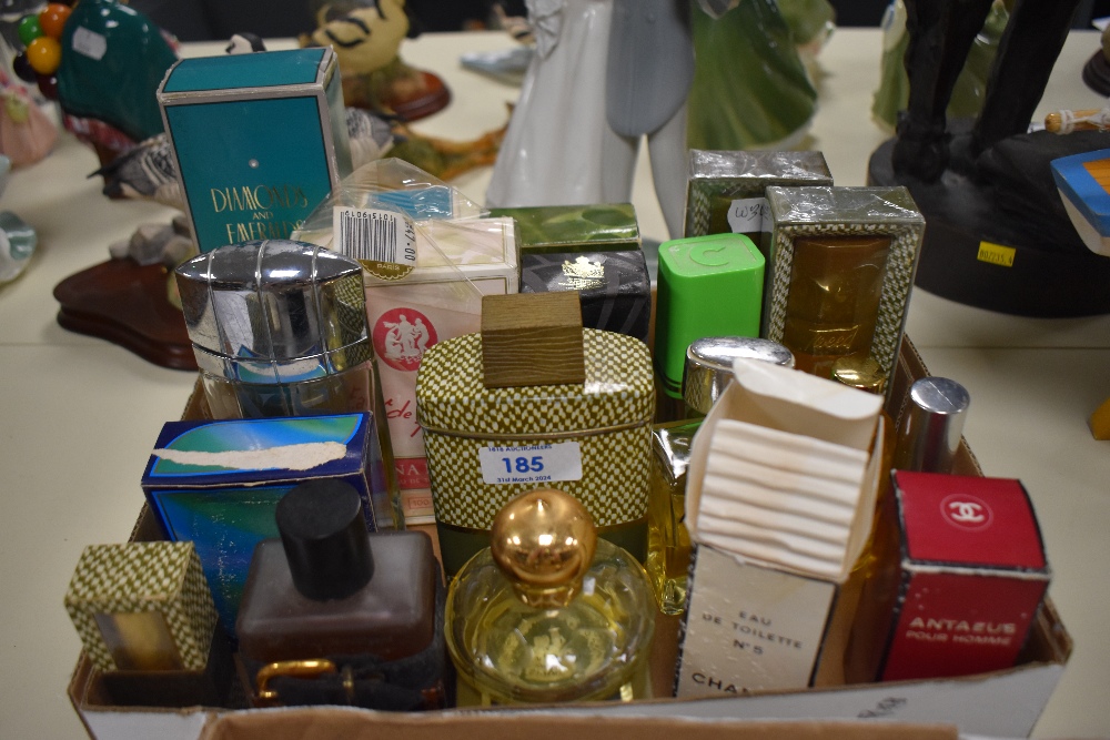 A selection of perfumes, including Channel No 5, Tweed and Channel Antaeus aftershave. - Bild 2 aus 5