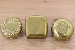 Three Victorian engraved metal coin dispensers, the largest measures 4cm long