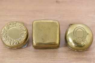 Three Victorian engraved metal coin dispensers, the largest measures 4cm long