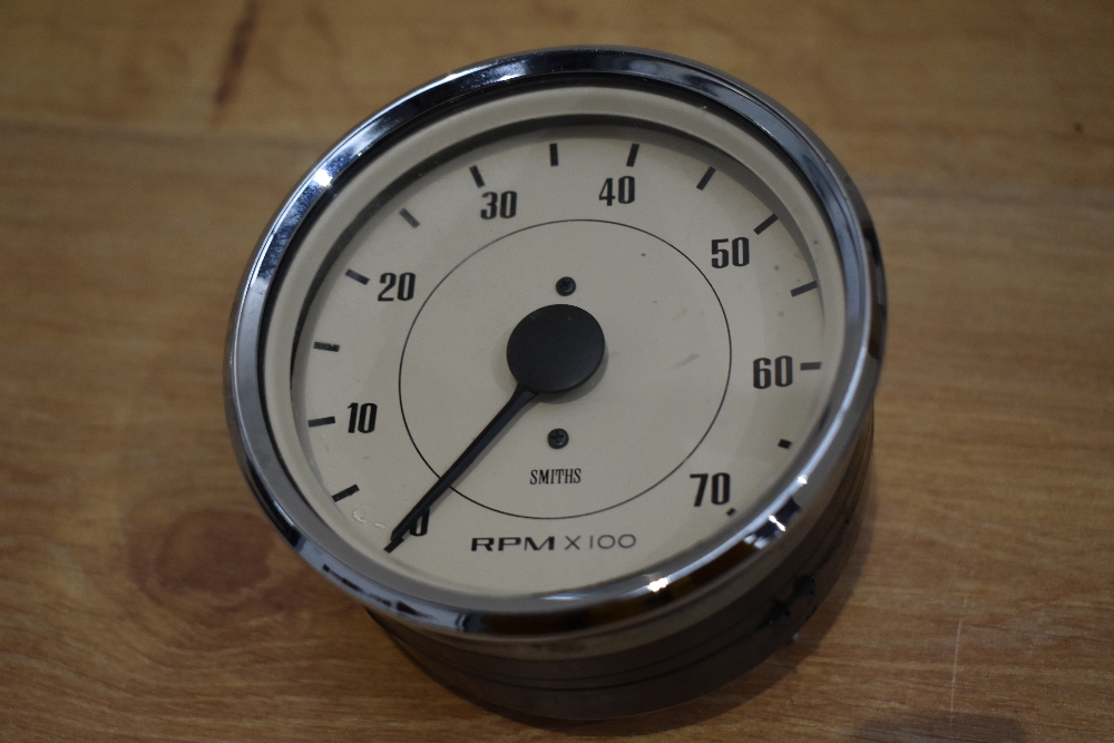 A box of automobile gauges with Magnolia faces including Speedometer, Rev counter, Amp, Water/Oil, - Image 3 of 8