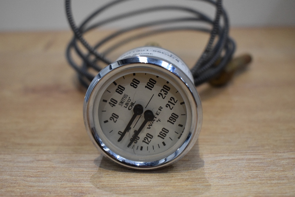 A box of automobile gauges with Magnolia faces including Speedometer, Rev counter, Amp, Water/Oil, - Image 6 of 8