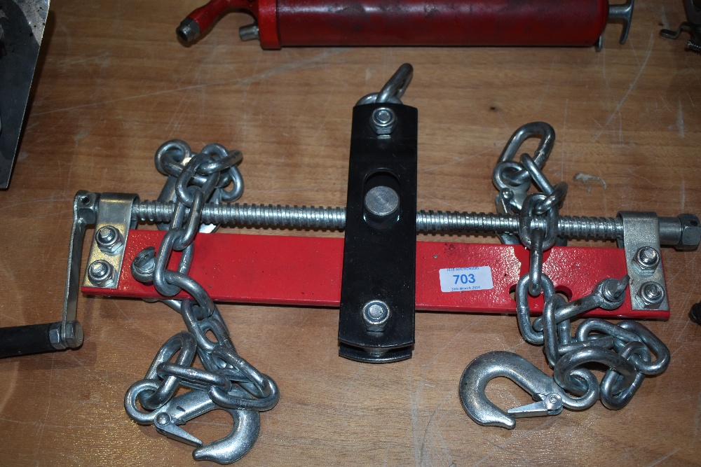 An adjustable engine lifting beam