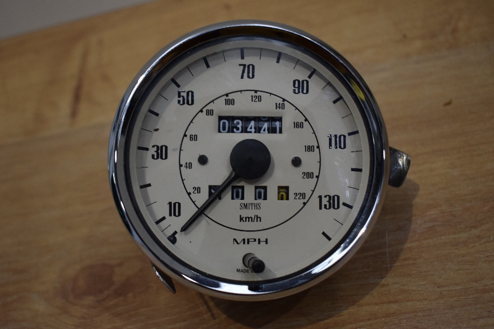 A box of automobile gauges with Magnolia faces including Speedometer, Rev counter, Amp, Water/Oil, - Image 2 of 8