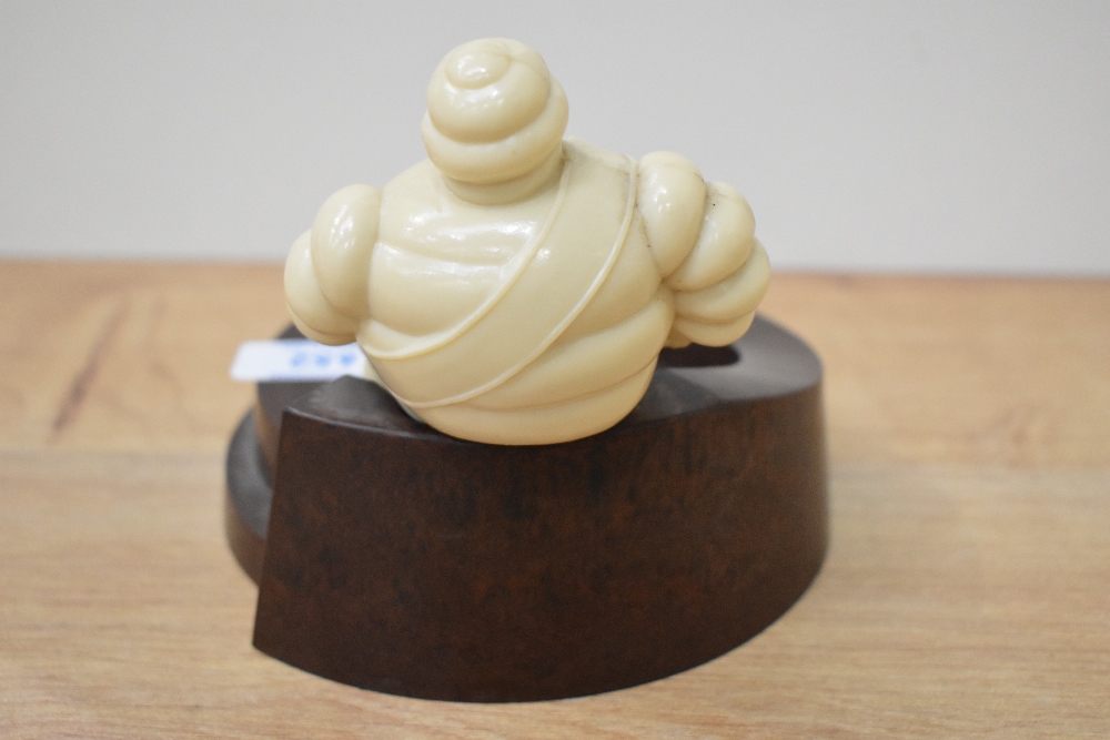 A Michelin man ash tray - Image 2 of 3