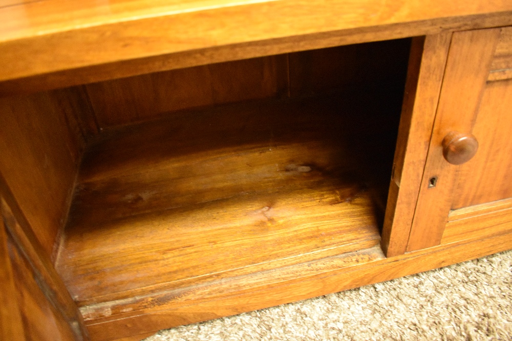 A modern hardwood TV stand or coffee table with cupboard under, approx. 120 x 65cm - Image 2 of 2