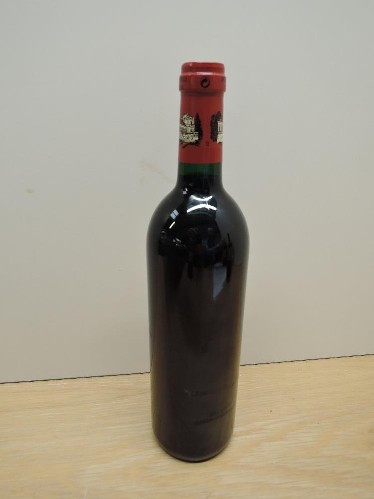 A bottle of Chateau Ducru-Beaucaillou 1995 Saint-Julien Grand Cru Classe De Medoc En 1855, Mis En - Image 2 of 2