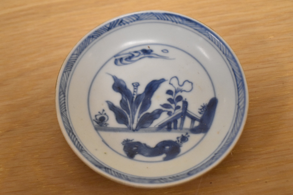 A collectable blue and white cup and saucer, reputedly from Ca Mau shipwreck, with certificate - Bild 4 aus 6