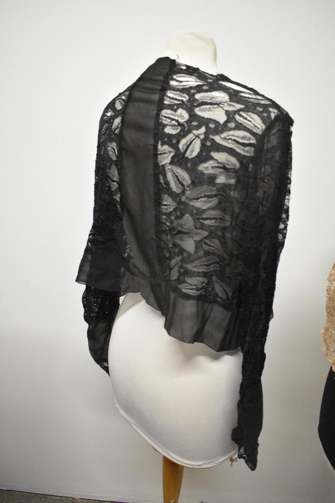 A pair of late Victorian fingerless mitts, a pair of 1920s white gloves, a pair of 1930s black net - Image 5 of 10