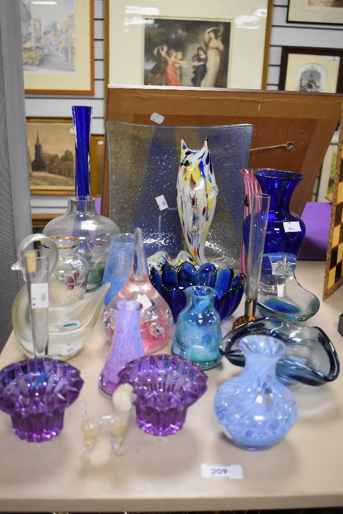 A collection of assorted art glass (21 pieces approx) including two small Caithness vases, a