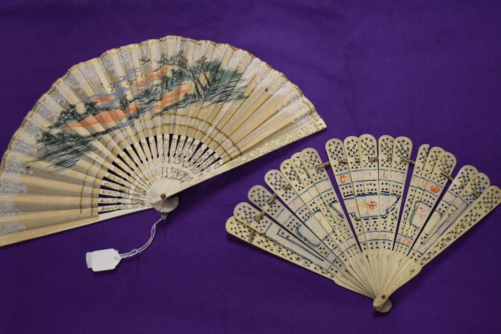 A vintage fan, having bone ribs, sold with another paper fan with hand painted decoration. - Image 5 of 6