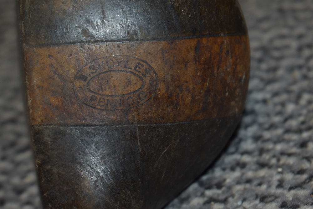 A selection of vintage golf clubs. - Image 8 of 8