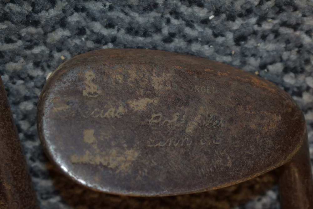 A selection of vintage golf clubs. - Image 5 of 8