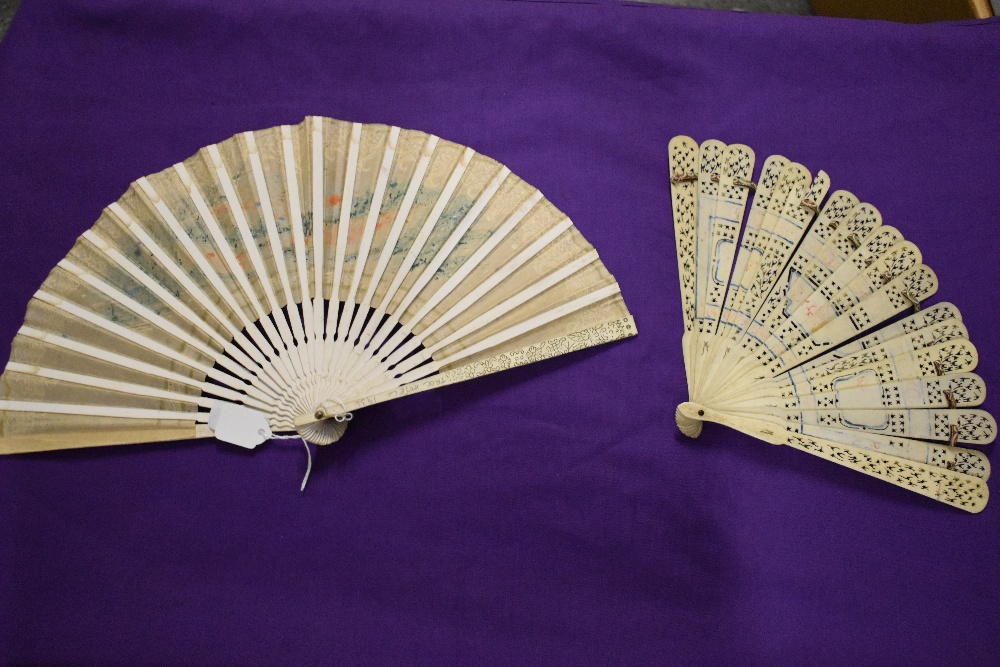 A vintage fan, having bone ribs, sold with another paper fan with hand painted decoration. - Image 6 of 6