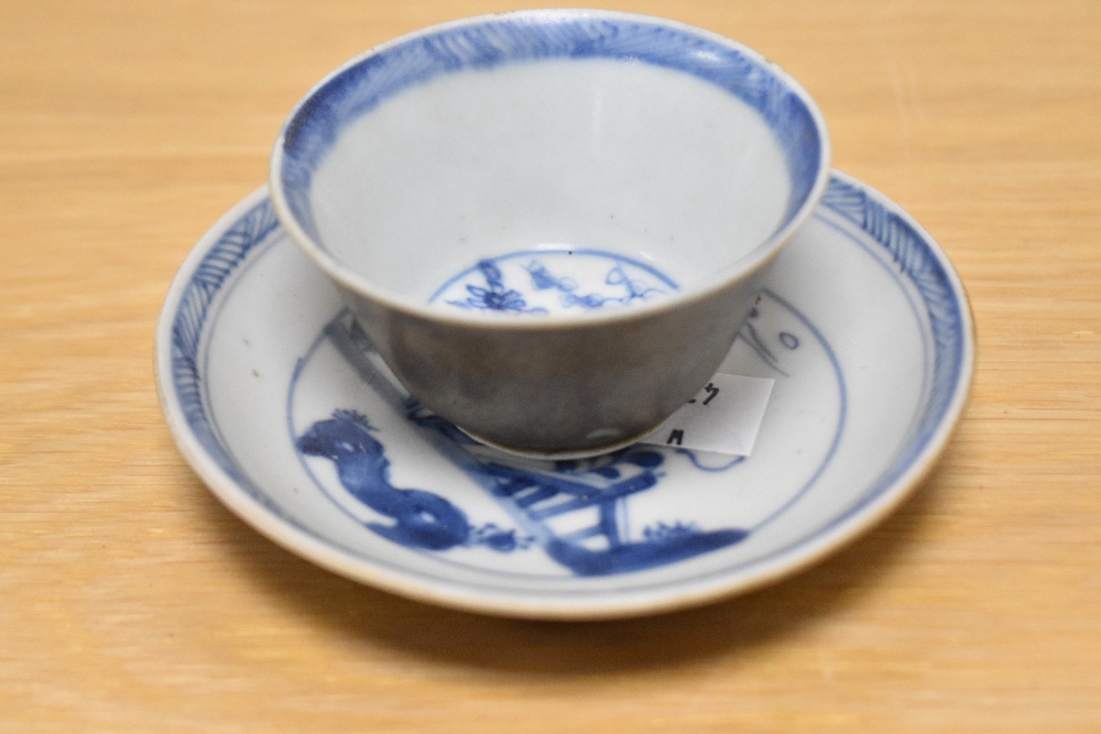 A collectable blue and white cup and saucer, reputedly from Ca Mau shipwreck, with certificate - Bild 2 aus 6