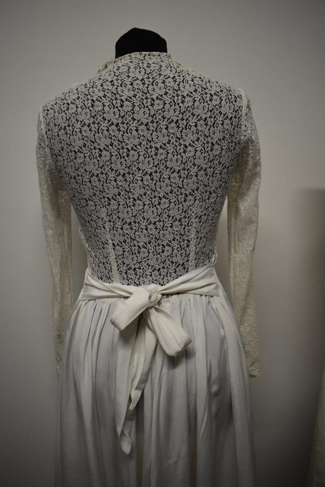 A 1930s/ 1940s white lace and grosgrain dress, having tie belt to waist, full length fitted - Image 4 of 7