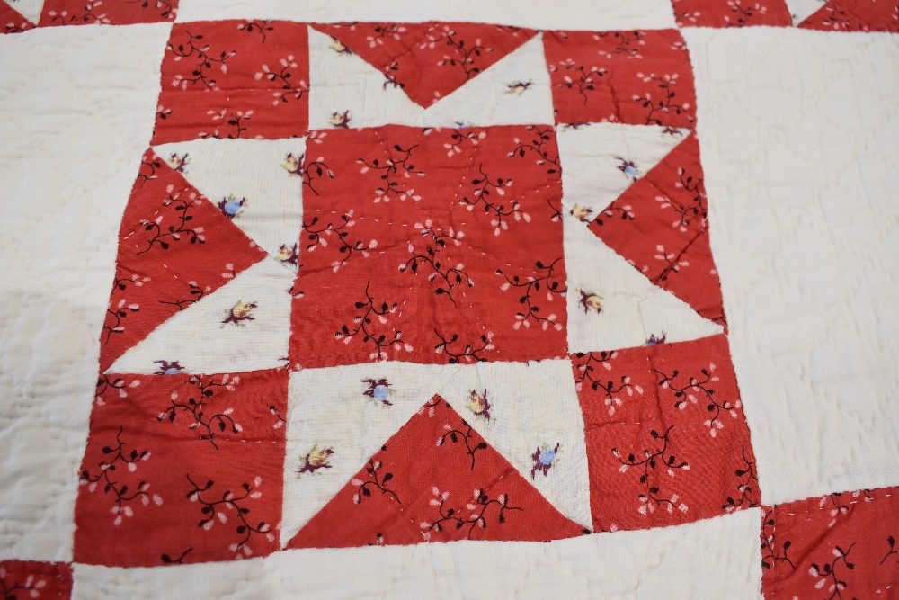 A beautiful late 19th/ early 20th century large hand stitched Durham quilt, having Ohio star - Image 4 of 11