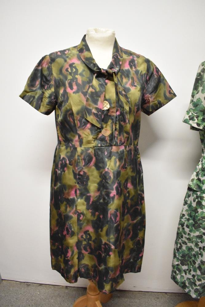 Three vintage 1960s dresses, including abstract patterned day dress with bow to neckline and big - Image 6 of 7