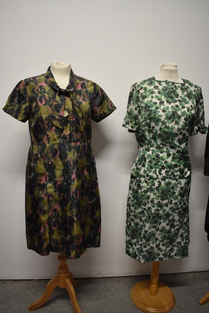 Three vintage 1960s dresses, including abstract patterned day dress with bow to neckline and big - Image 2 of 7